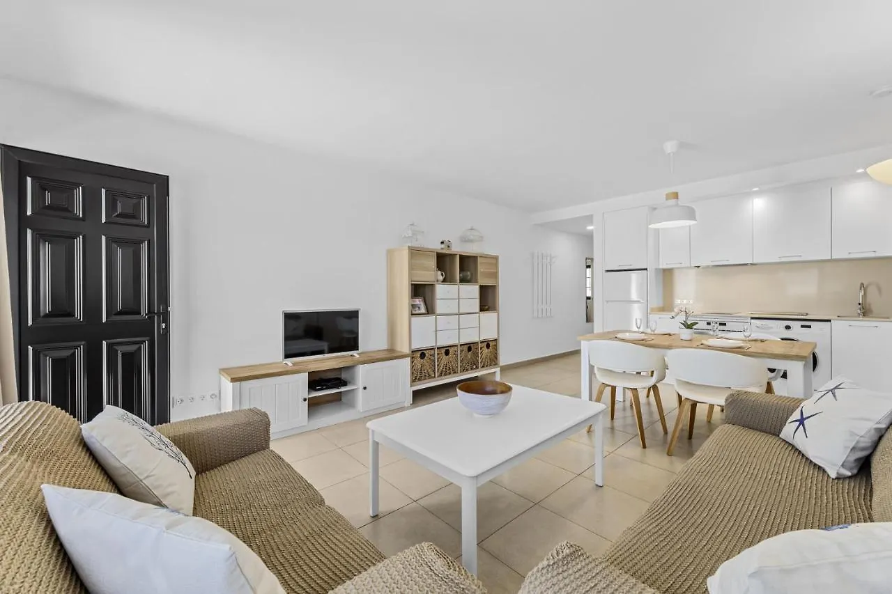 Casahost Bastian Boutique I Seaview Apartment Costa Teguise